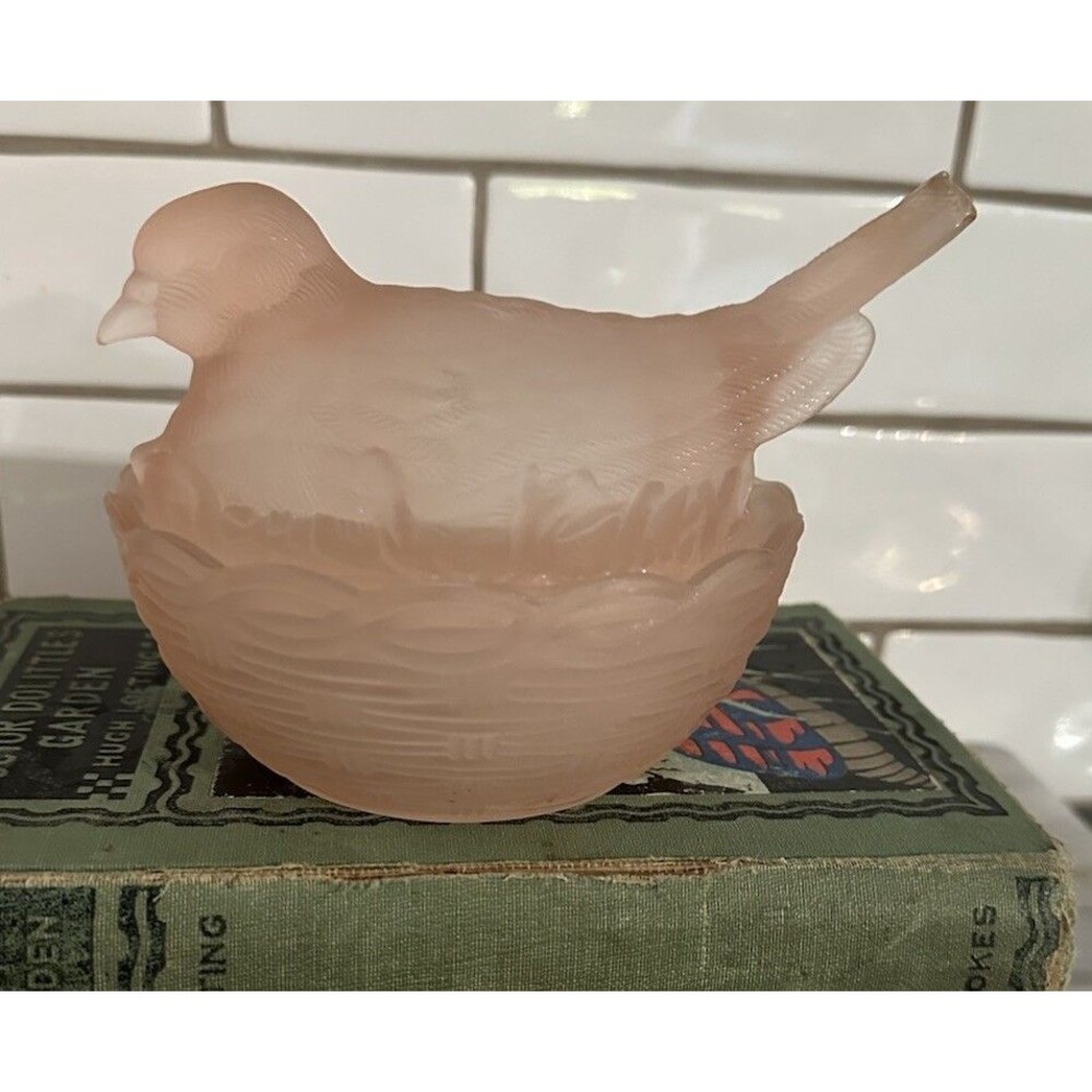 Vintage Westmoreland Glass Frosted Satin Pink Bird On Nest Covered Candy Dish
